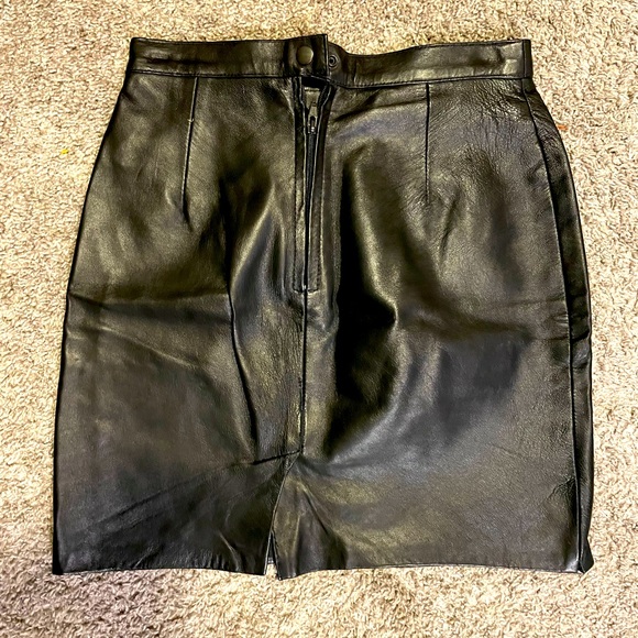 Vintage leather skirt - Picture 2 of 3